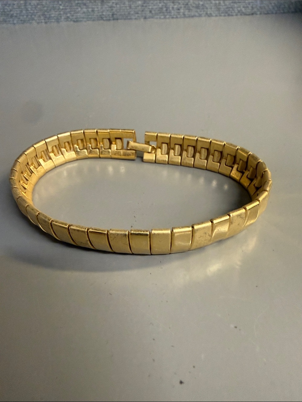 Avon Gold-Tone Link Bracelet for Women Vintage- Classic Chain Design